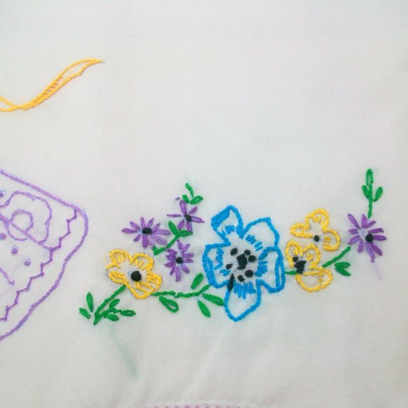 Vintage Set Embroidered Fans Flower Bouquets Pillowcases - Picture 4 of 7